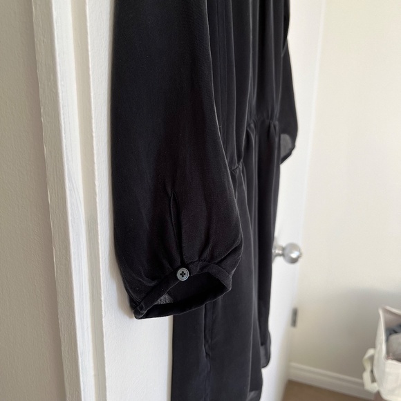 VNTG⎜Aritzia Babaton⎜CUTOUT NECKLINE SILK MINI DRESS⎜SANDWASHED BLACK - Picture 9 of 16